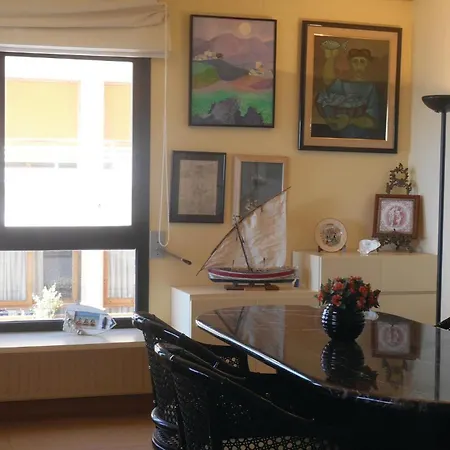 Apartment 3 Bedroom Gorgeous In *